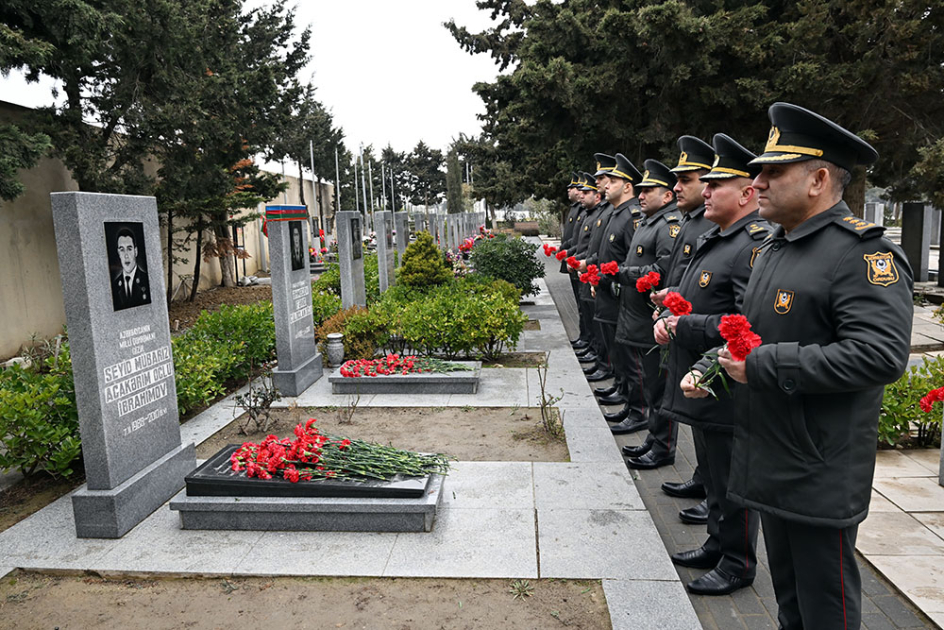 Mübariz İbrahimovun məzarı ziyarət olundu - FOTOLAR