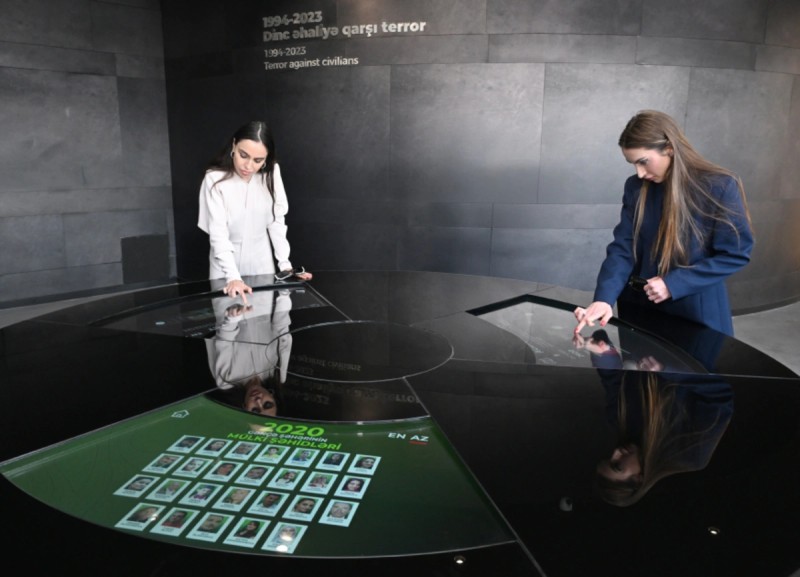 Leyla və Alena Əliyeva Gəncə Memorial Kompleksində - FOTOLAR