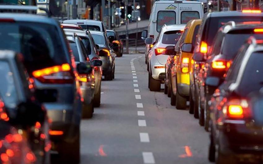 Bakıda həftə 17&nbsp;istiqamətdə tıxacla başladı