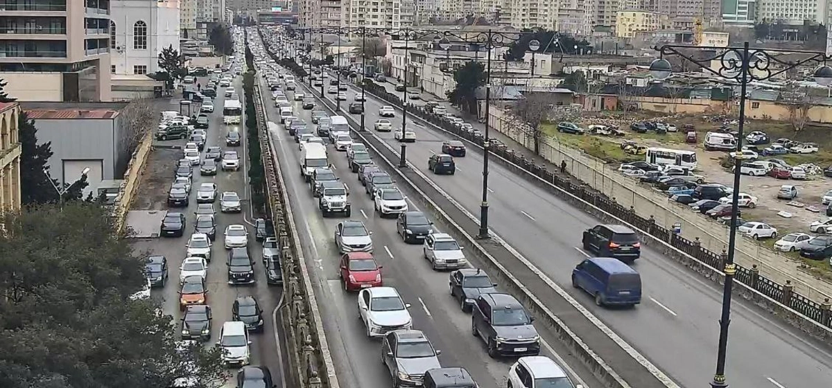 Paytaxtın bəzi küçələrində sıxlıq var