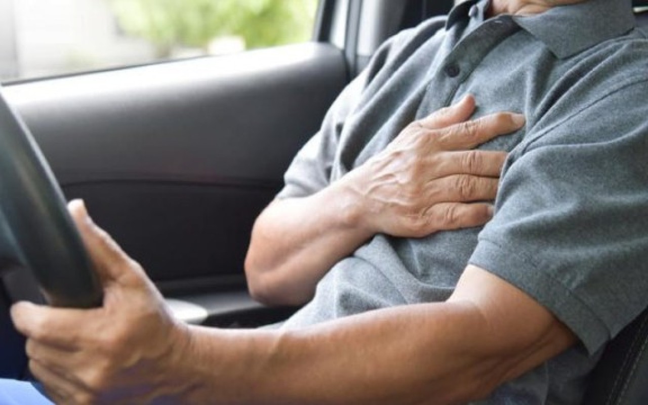 Sürücünün ürəyi tutdu, sükan arxasında öldü