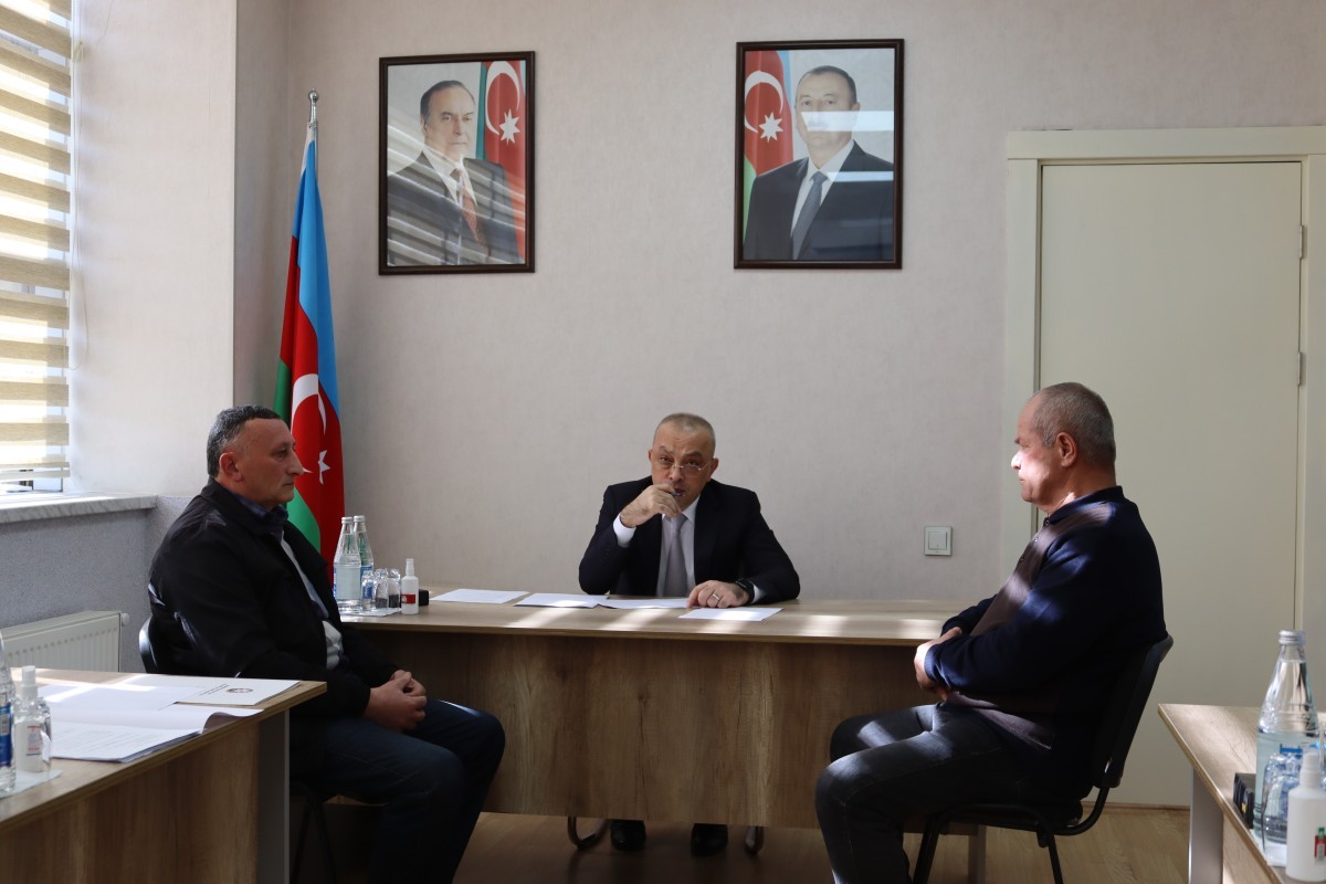 Agentlik sədri vətəndaşların müraciətlərini nəzarətə götürdü - FOTOLAR