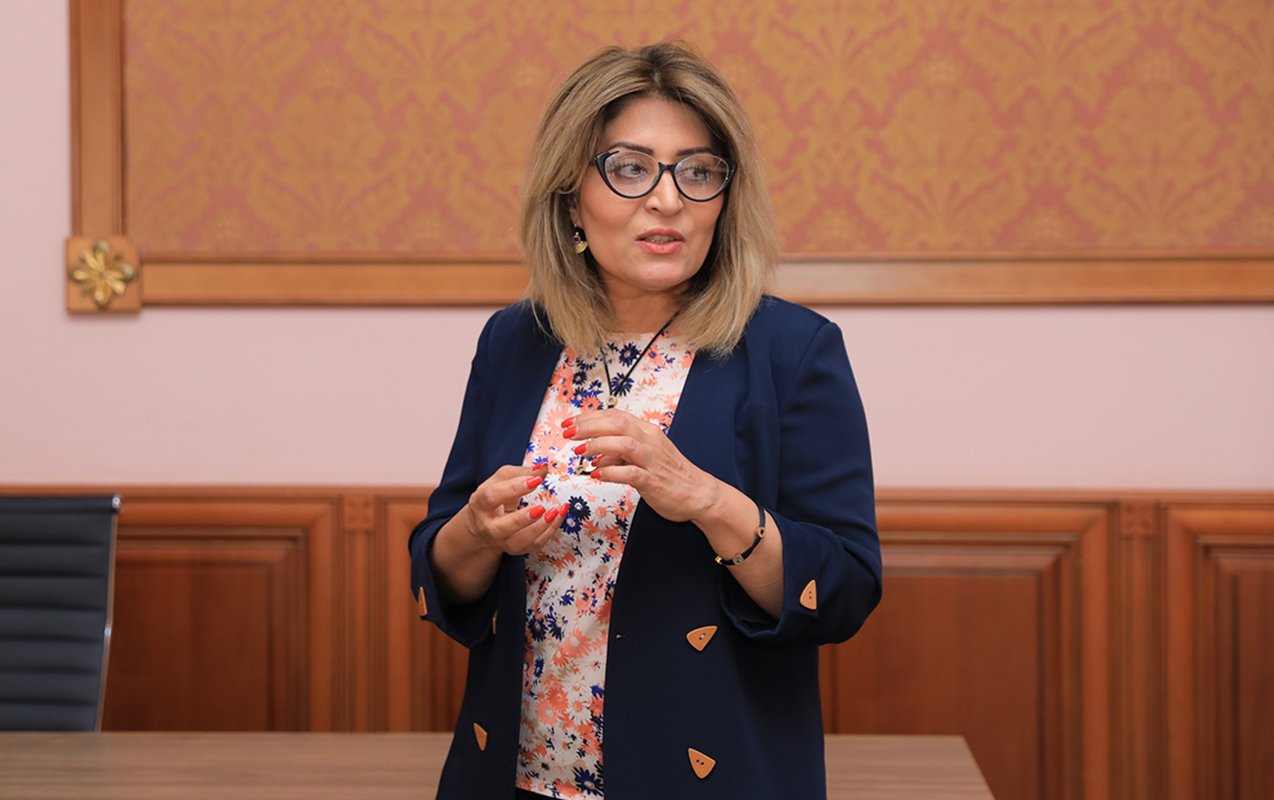 Tanınmış aparıcı televiziyadan GETDİ