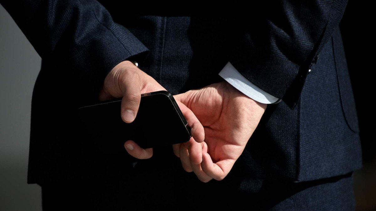 Məxfi məlumatları sevgilisi ilə bölüşən polkovnikə hökm oxundu