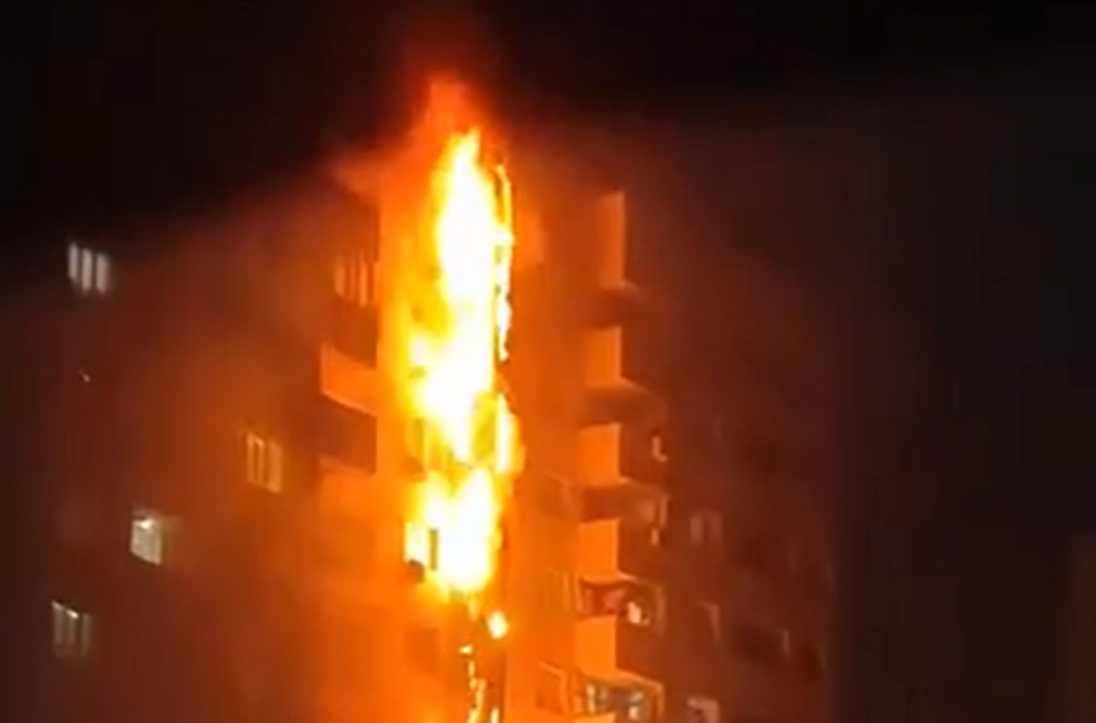 Bakıda yaşayış binasında yanğın - Sakinlər təxliyə olundu