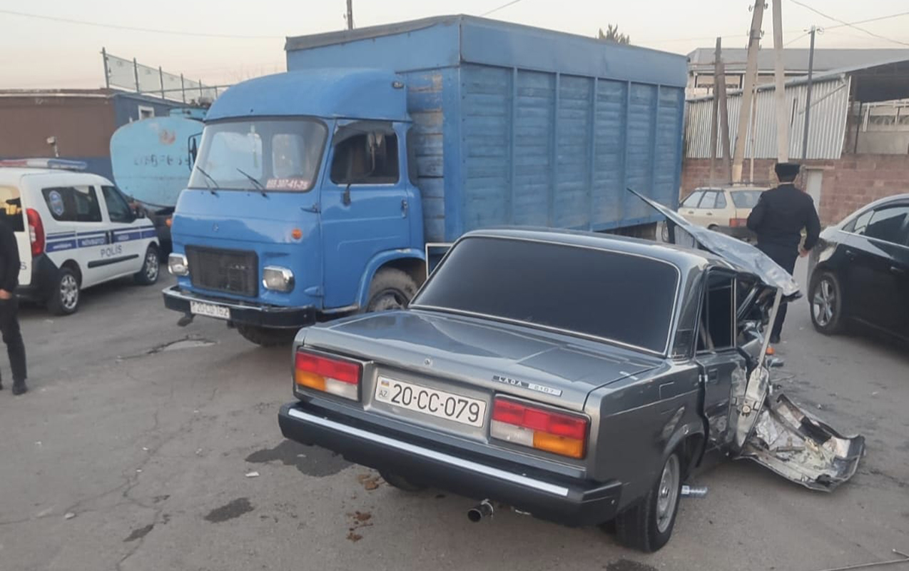 Göygöldə yük və minik maşınları toqquşub&nbsp;- Yeniyetmə yaralanıb