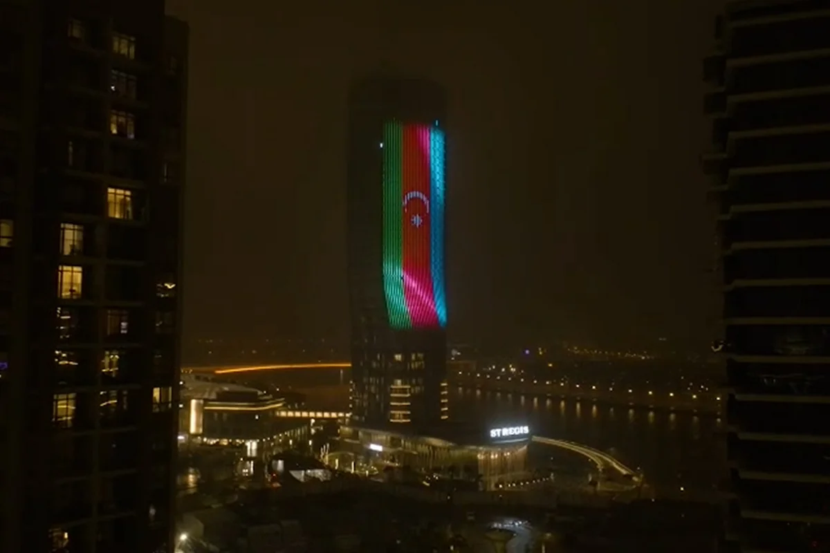 Bayrağımız Belqradın ən hündür binasında - GÖRÜNTÜ