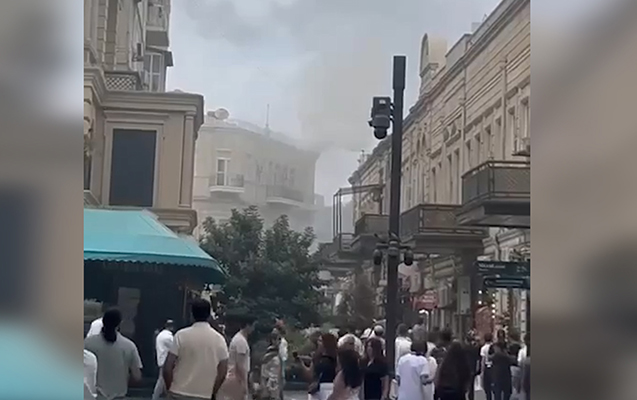 "Torqovı"da bina yanır - VİDEO