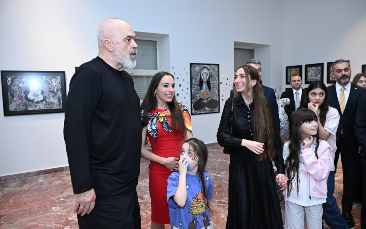 Leyla və Arzu Əliyevalar "Ana təbiət" sərgisinin açılışında&nbsp;- FOTOLAR