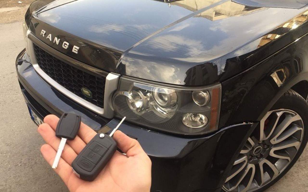 "Ayıq&nbsp;sürücü"&nbsp;&ldquo;Range Rover&rdquo;dən 11 min manat OĞURLADI