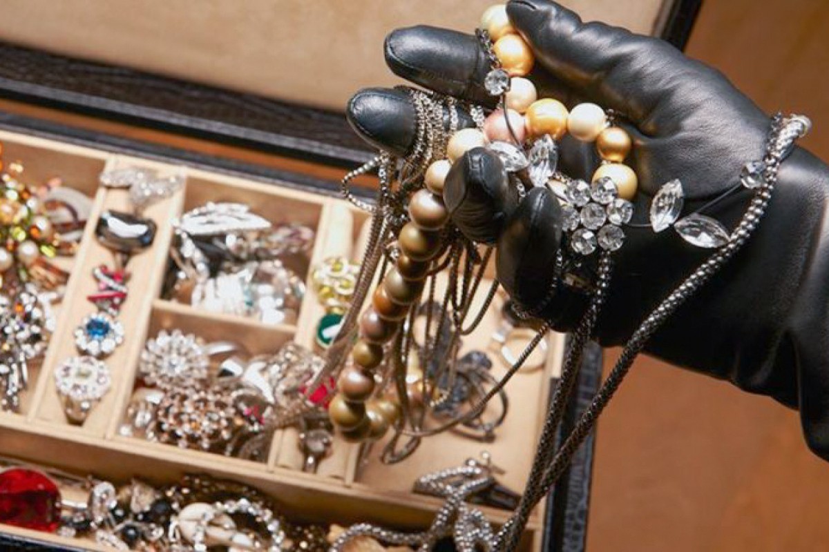 Bakıda mənzildən 30 min manatlıq qızıl oğurlandı -&nbsp;VİDEO