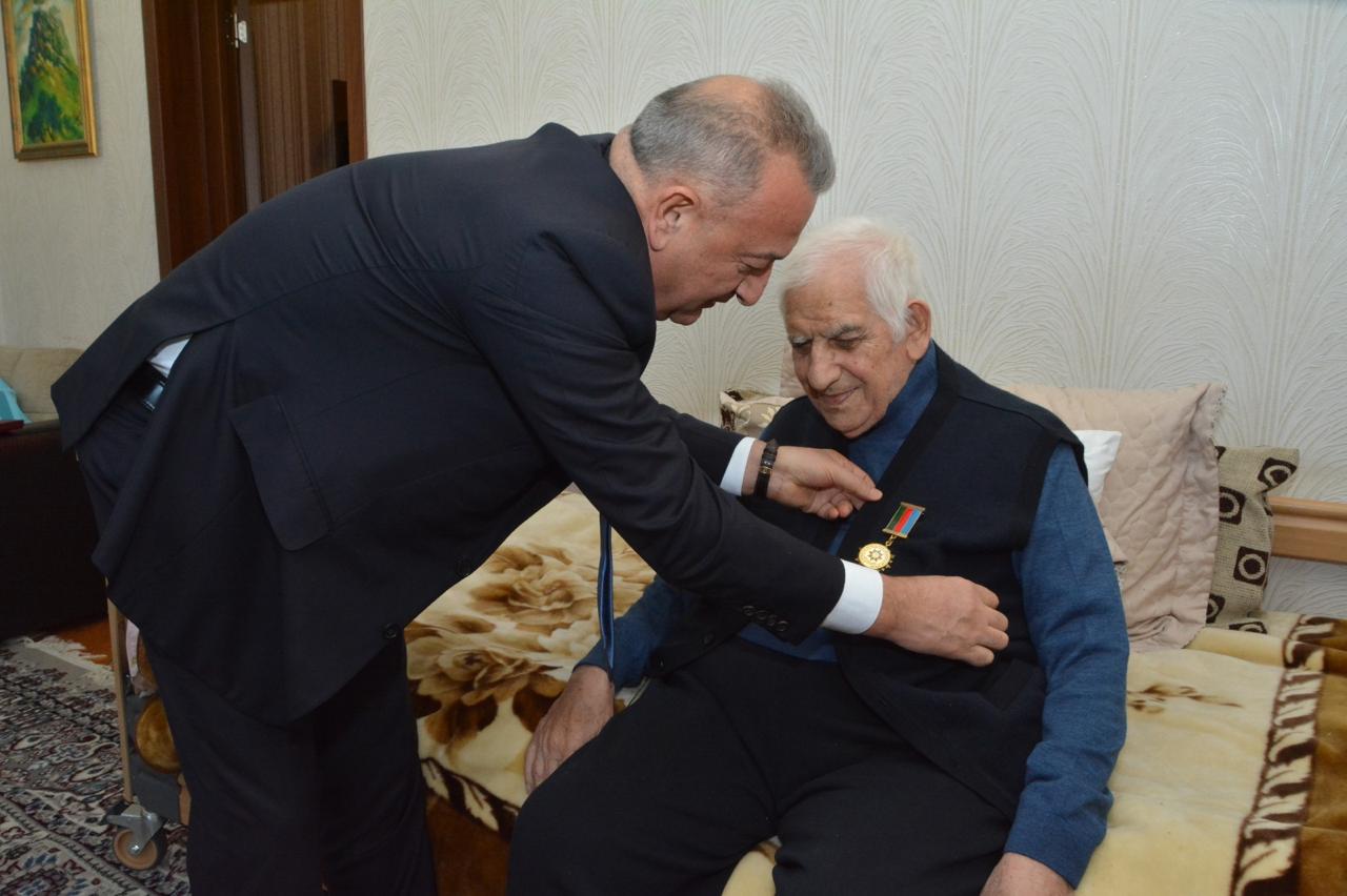 Nəriman Həsənzadə &ldquo;Fəxri Ağsaqqal&rdquo; döş nişanı ilə təltif olundu
