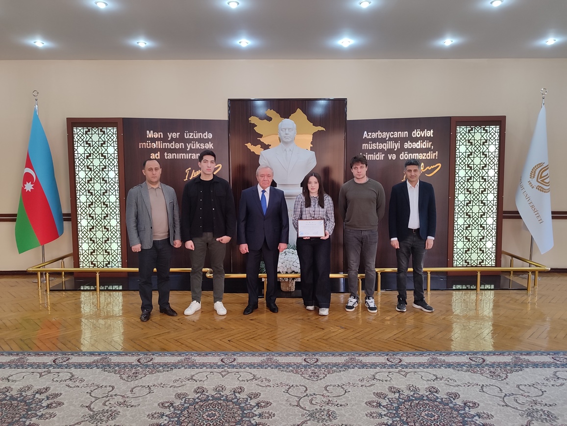 Rektor tələbələrlə görüşdü - FOTOLAR