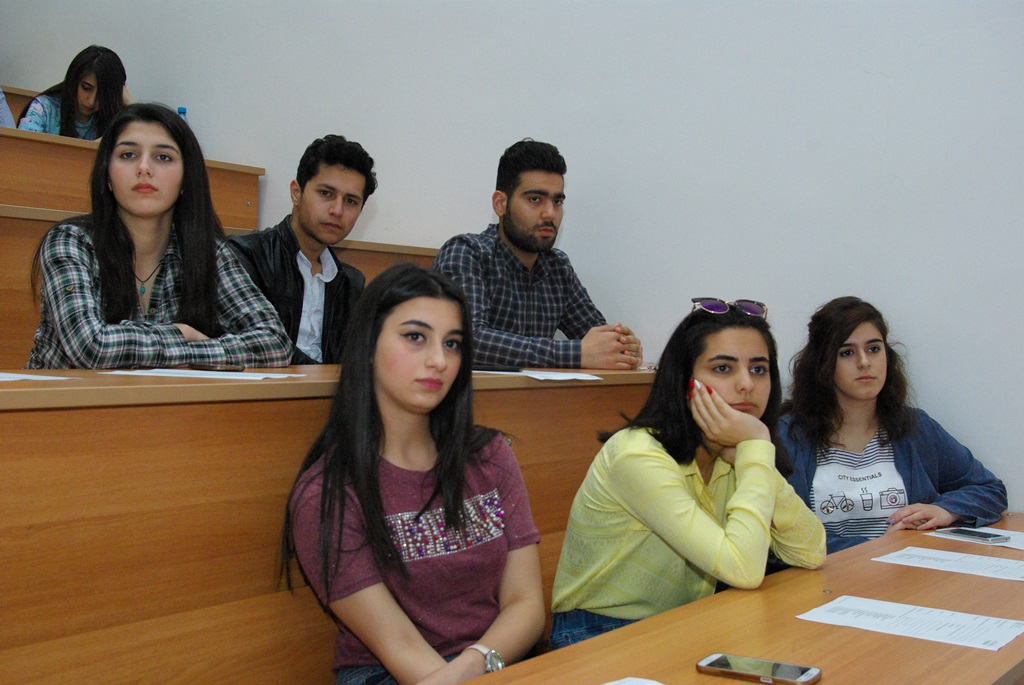 Tələbə kreditlərinə müraciətlər artıb: qızlar&nbsp;çoxdur