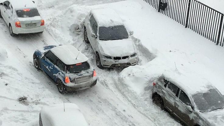Güclü qar Moskvada həyatı iflic etdi