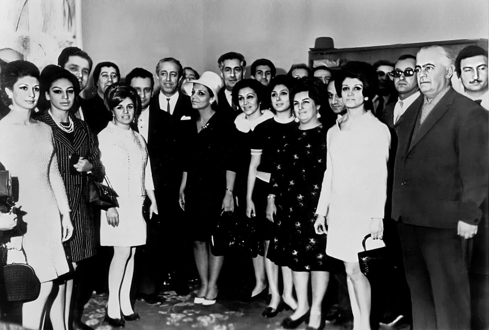 İran sənətçilərinin Bakı səfəri: Onları kimlər qarşılamışdı? -&nbsp;FOTO