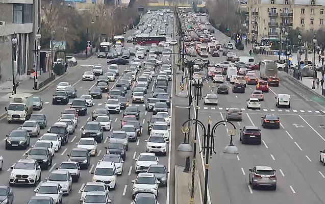 13 istiqamət tıxaclıdır - yollardakı son DURUM