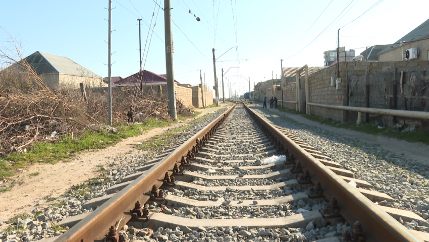 Hövsanda dəmir yolunun ətrafında tikilmiş evlərin SÖKÜLƏCƏK
