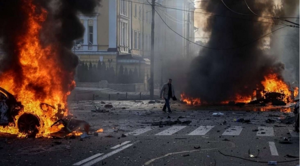 Rusiya Kiyevi atəşə tutub -&nbsp;evlər yanır