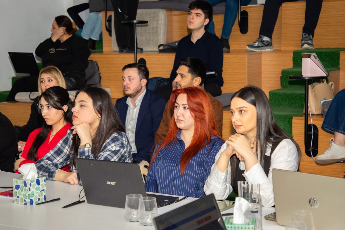 Jurnalistlər üçün süni intellekt təlimi keçirilib - FOTO