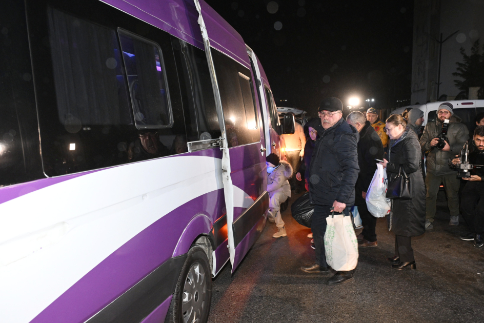 Çətin günlər geridə qaldı - 30 ailə Horovluya yola düşdü