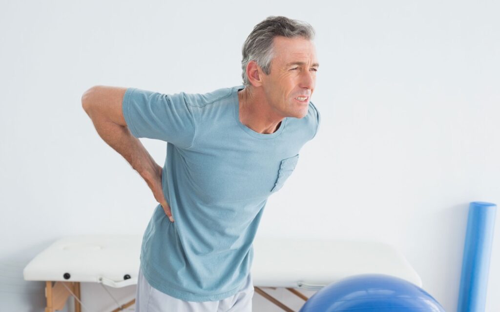 تجمع نمک و فتق دیسک کمر بهانه‌ای برای روزه نگرفتن است - الهی‌دان