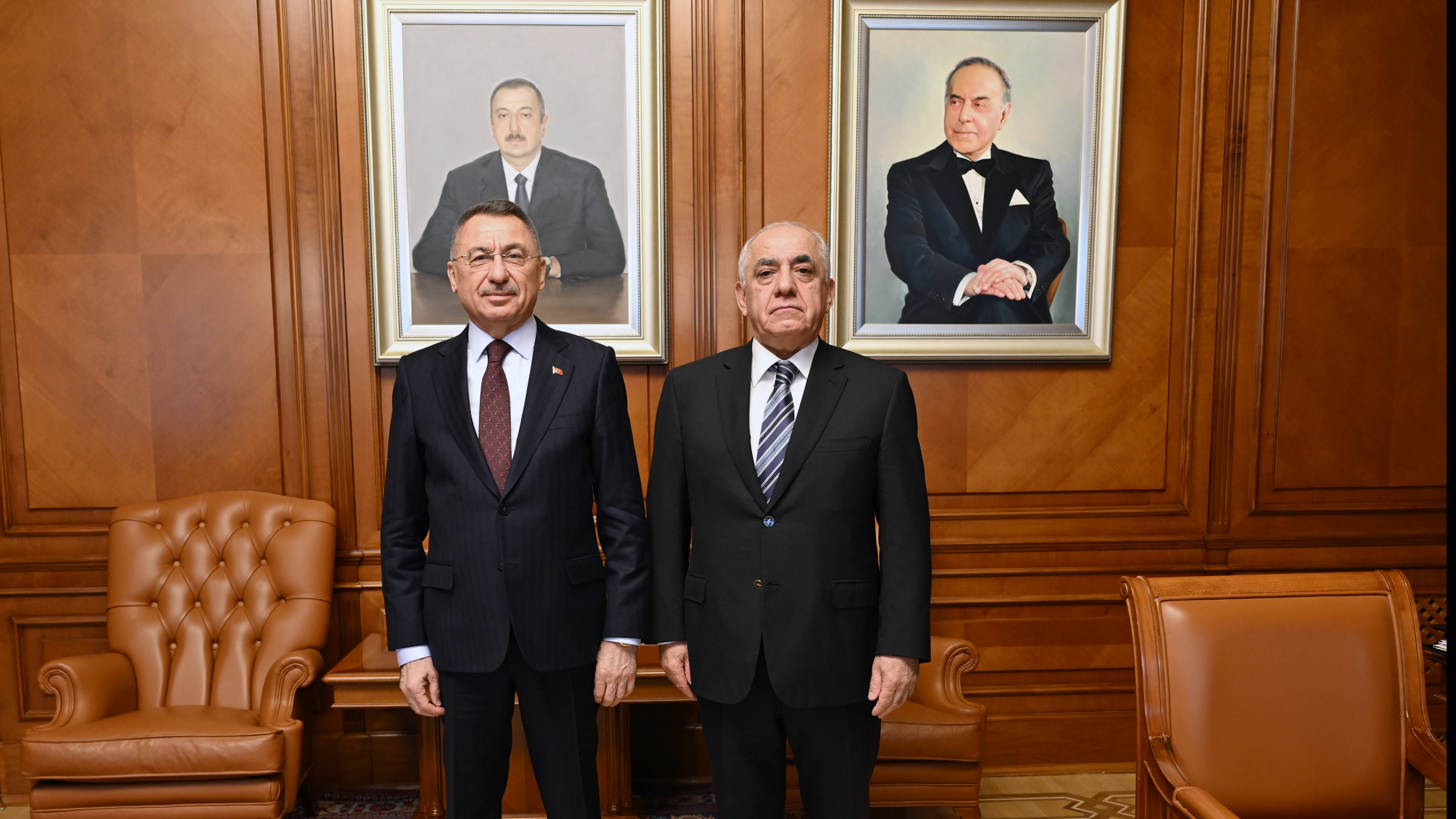 Əli Əsədov Fuat Oktayla görüşdü