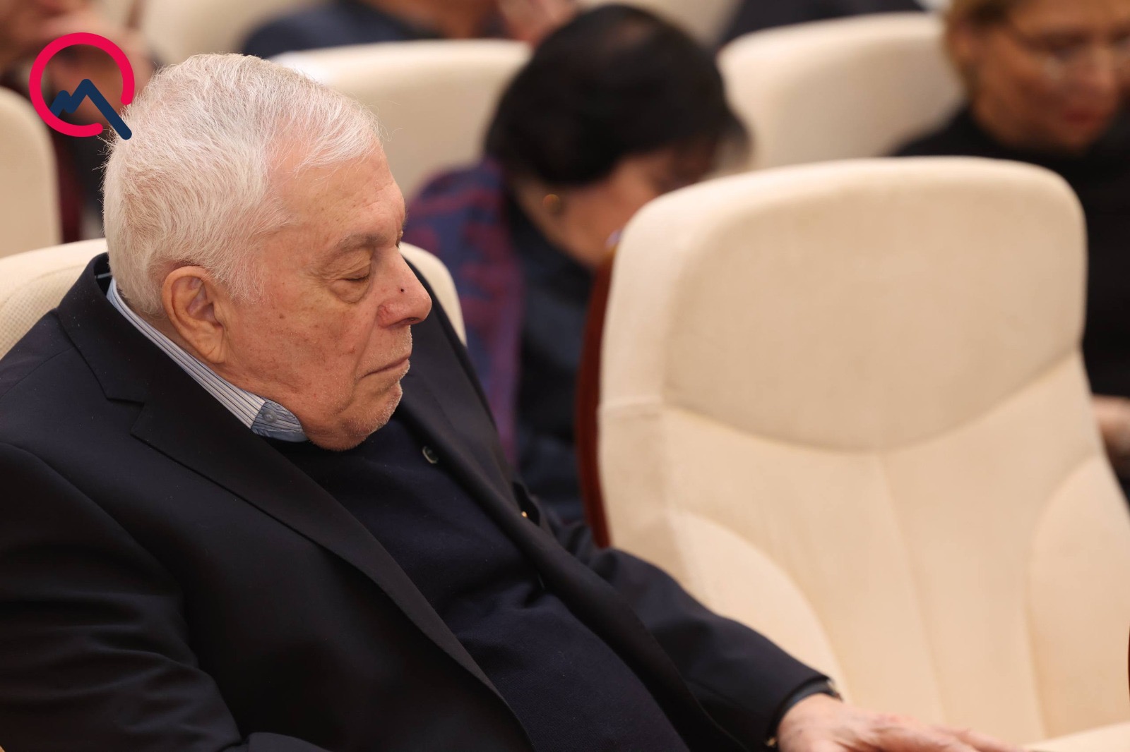 "Tofiq müəllim iclasda yatmayıb, sənədlərə baxırdı" - AÇIQLAMA&nbsp;