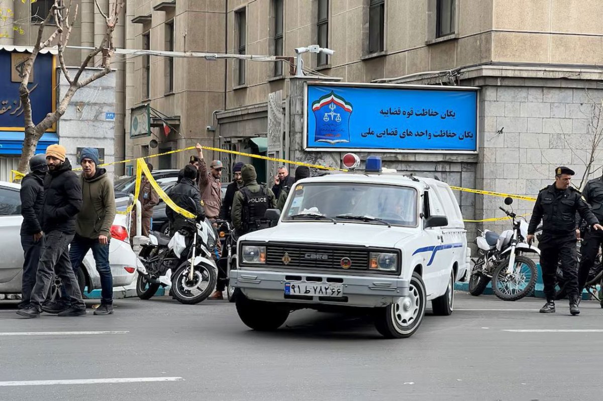 تیراندازی در نزدیکی اقامتگاه خامنه‌ای - کشته‌شدگان وجود دارد&nbsp;