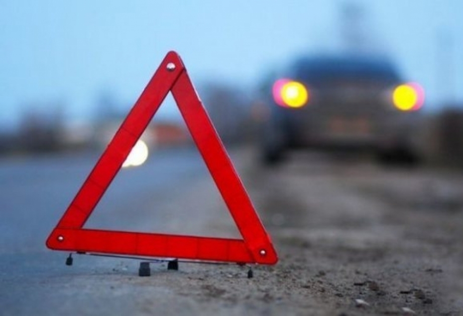 Avtomobil ağaca çırpılıb, sürücü ölüb