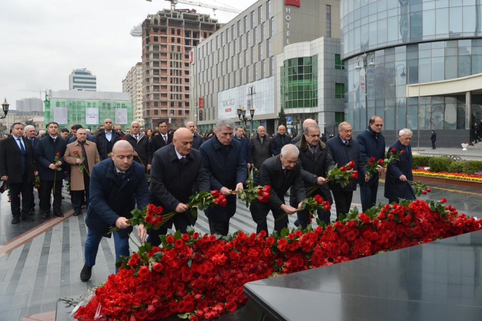 Deputatlar &ldquo;Ana harayı&rdquo; abidəsini ziyarət etdilər - FOTOLAR