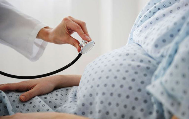 8 aylıq hamilə qadın xəstəxanada öldü