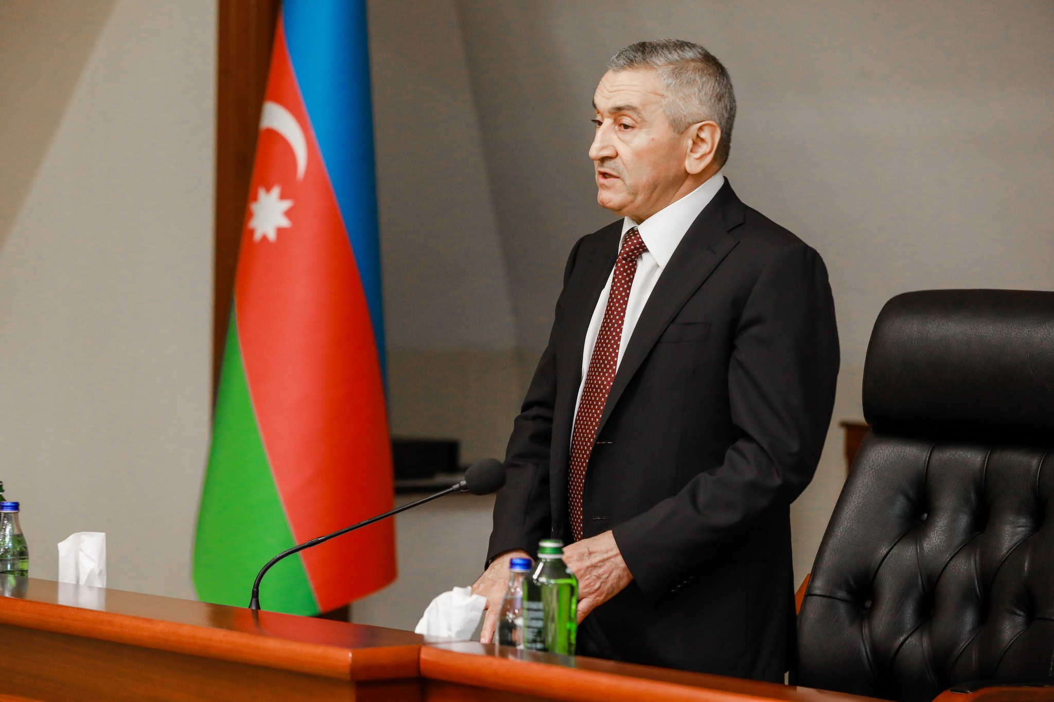 İcra başçısı qəsəbə nümayəndələrinin yerini dəyişdi