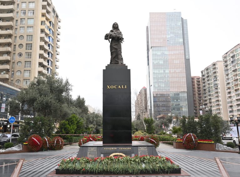 Xocalı qurbanlarının xatirəsi bir dəqiqəlik sükutla yad edildi