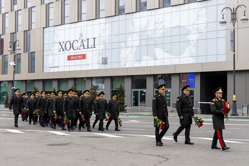 Dövlət Agentliyinin&nbsp;şəxsi heyəti Xocalı&nbsp;abidəsinin ziyarətində&nbsp;- FOTO