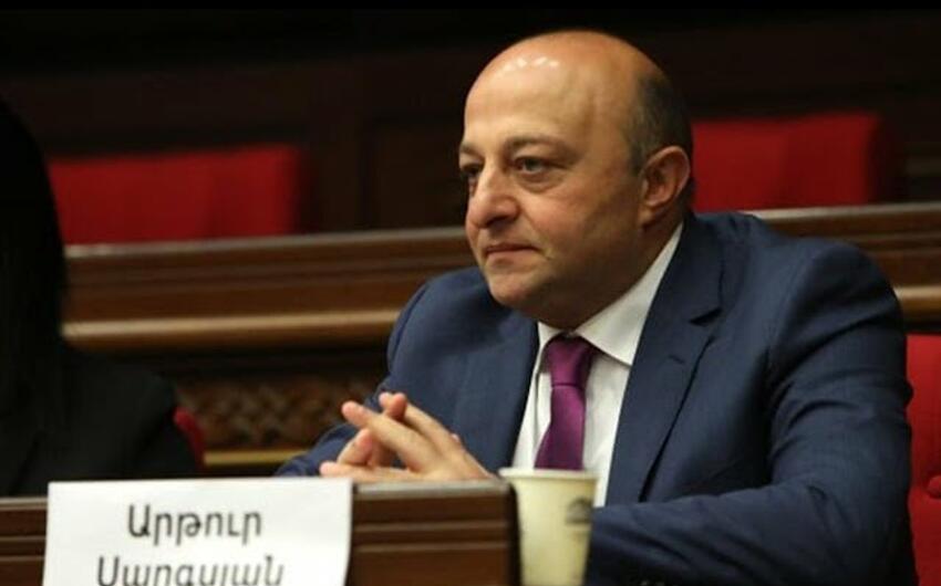 Artur Sarkisyanın ev dustaqlığı uzadıldı