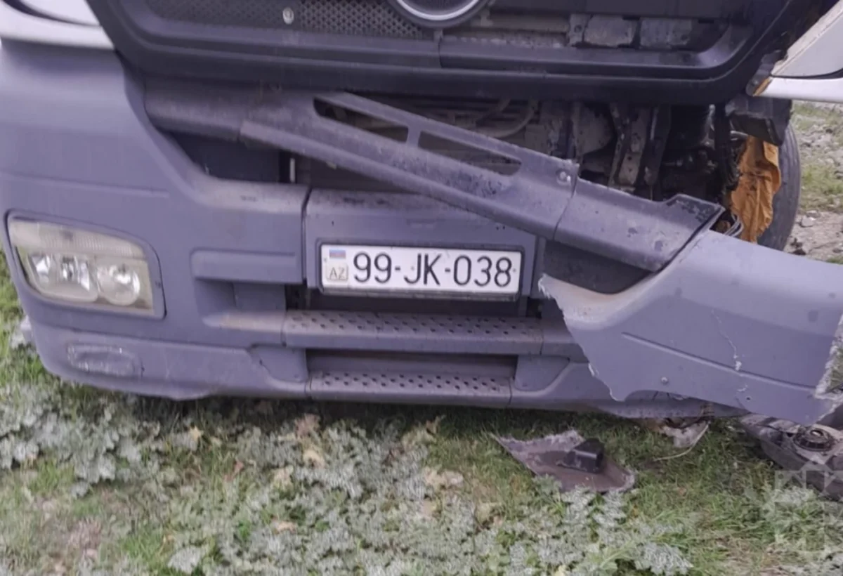 A truck crashed into a train in Baku - VIDEO