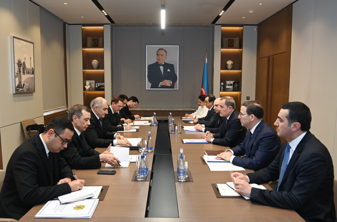 Ceyhun Bayramov Ahmet Qurbanov ilə görüşüb