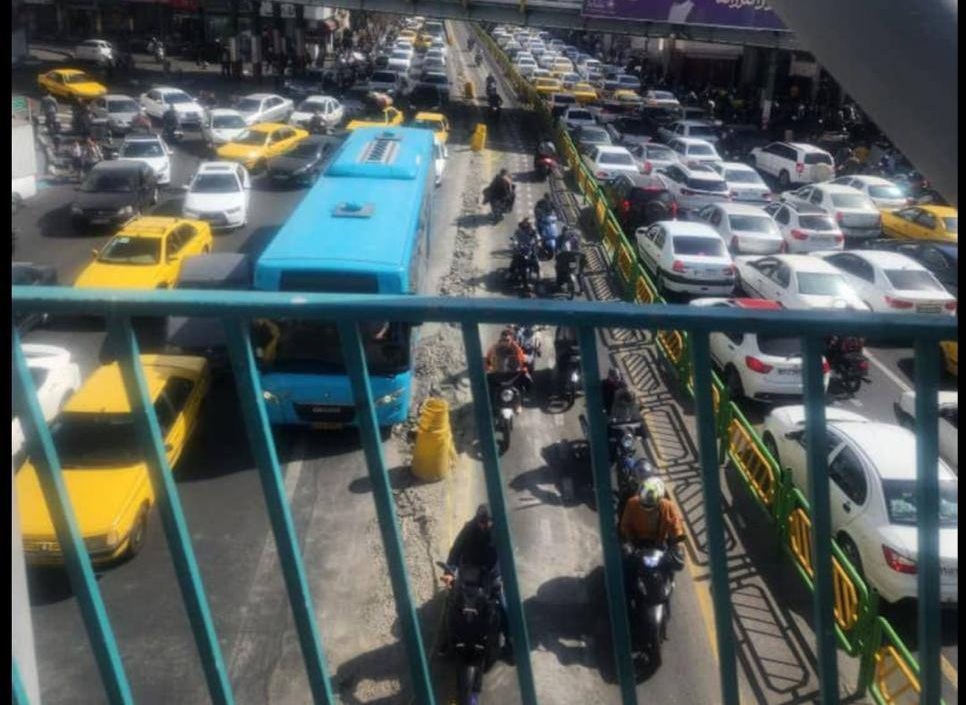 İnsanlar Tehranı tərk edir