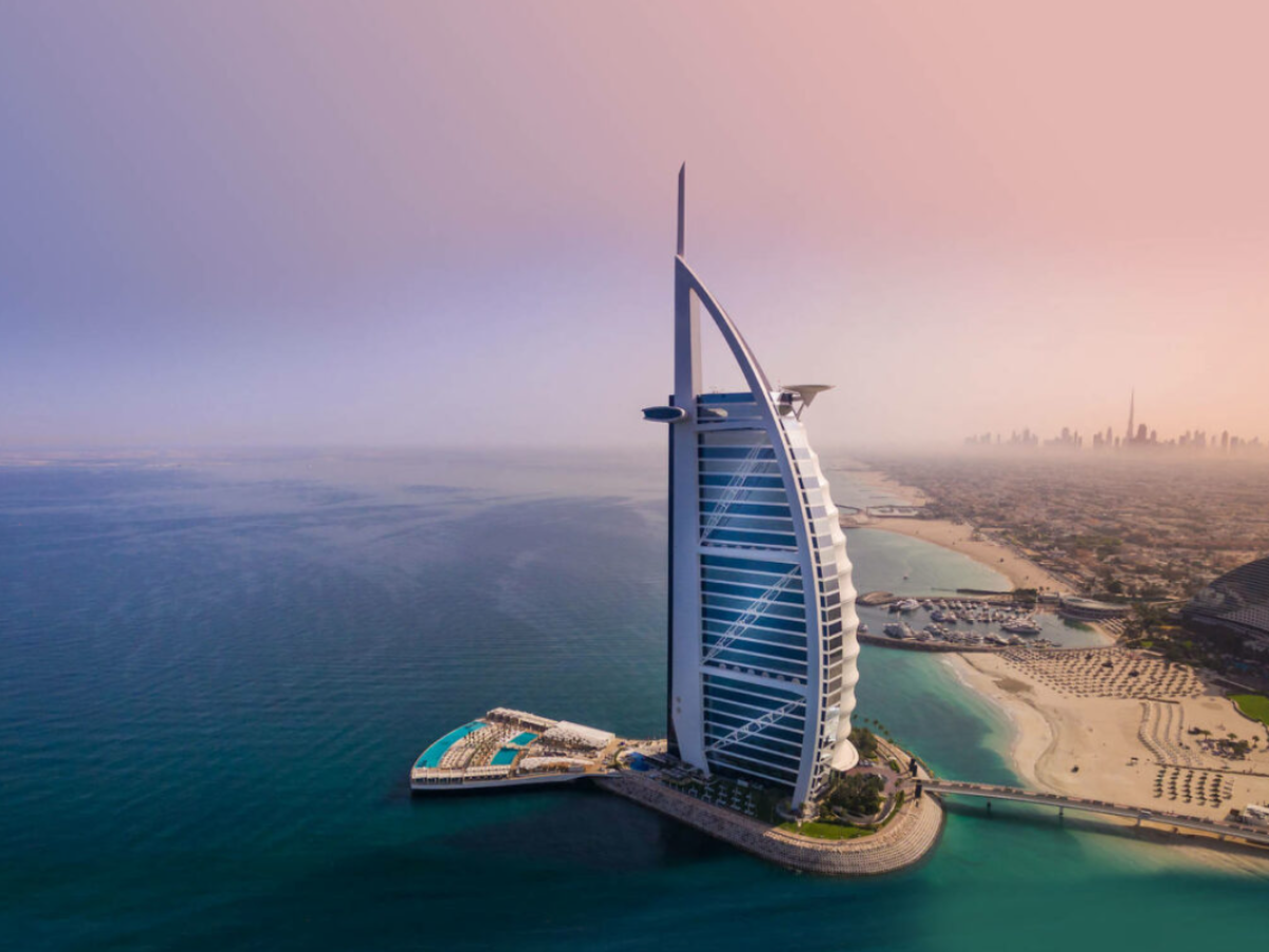 İran PUA-sı Dubaydakı &ldquo;Burj Al Arab&rdquo; otelini vurub