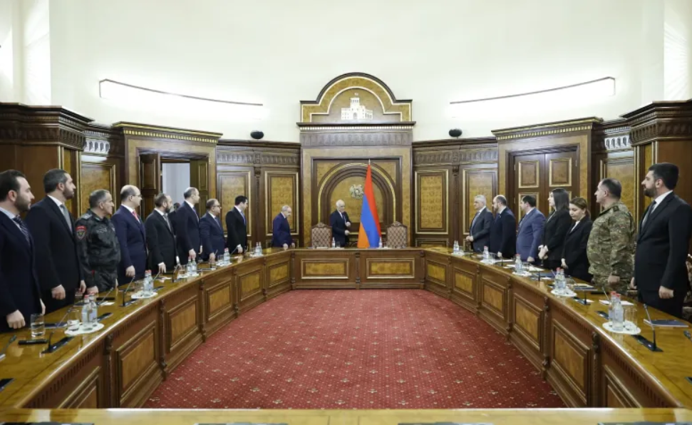 Paşinyan Təhlükəsizlik Şurasının iclasını keçirdi:&nbsp;İrana başsağlığı verdi