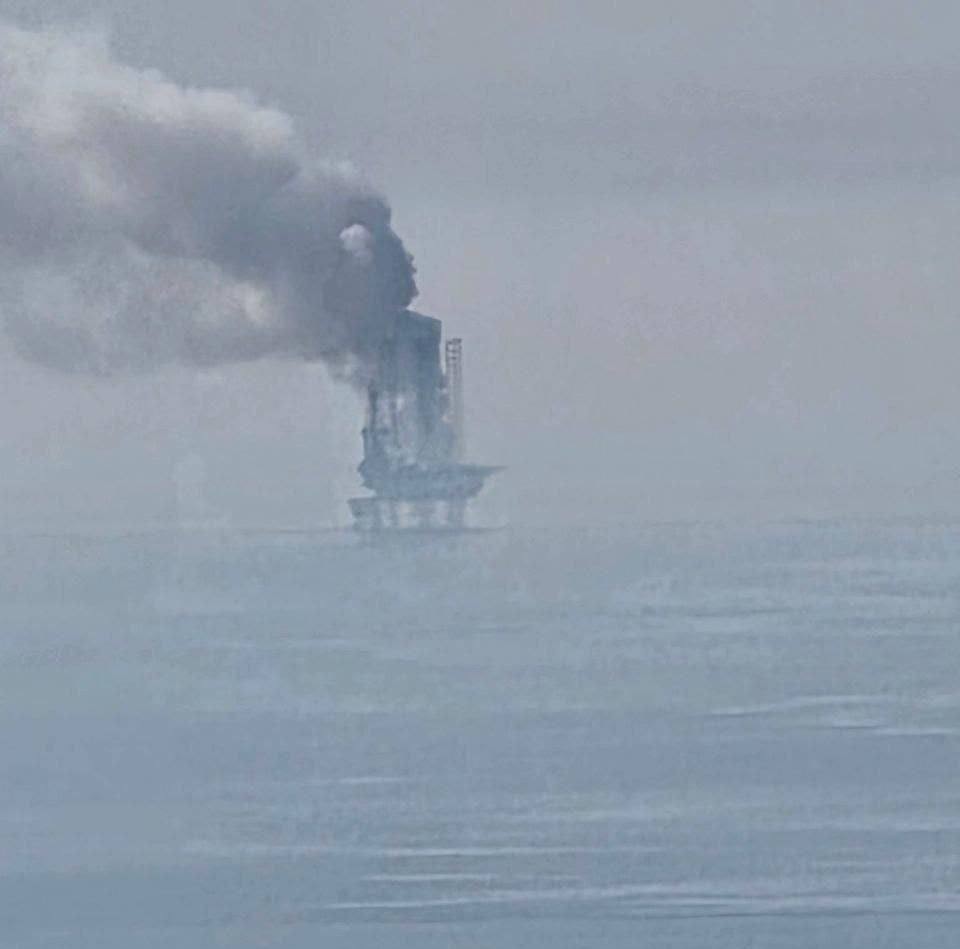 İran&nbsp;BƏƏ-nin&nbsp;dəniz neft platformasını VURDU