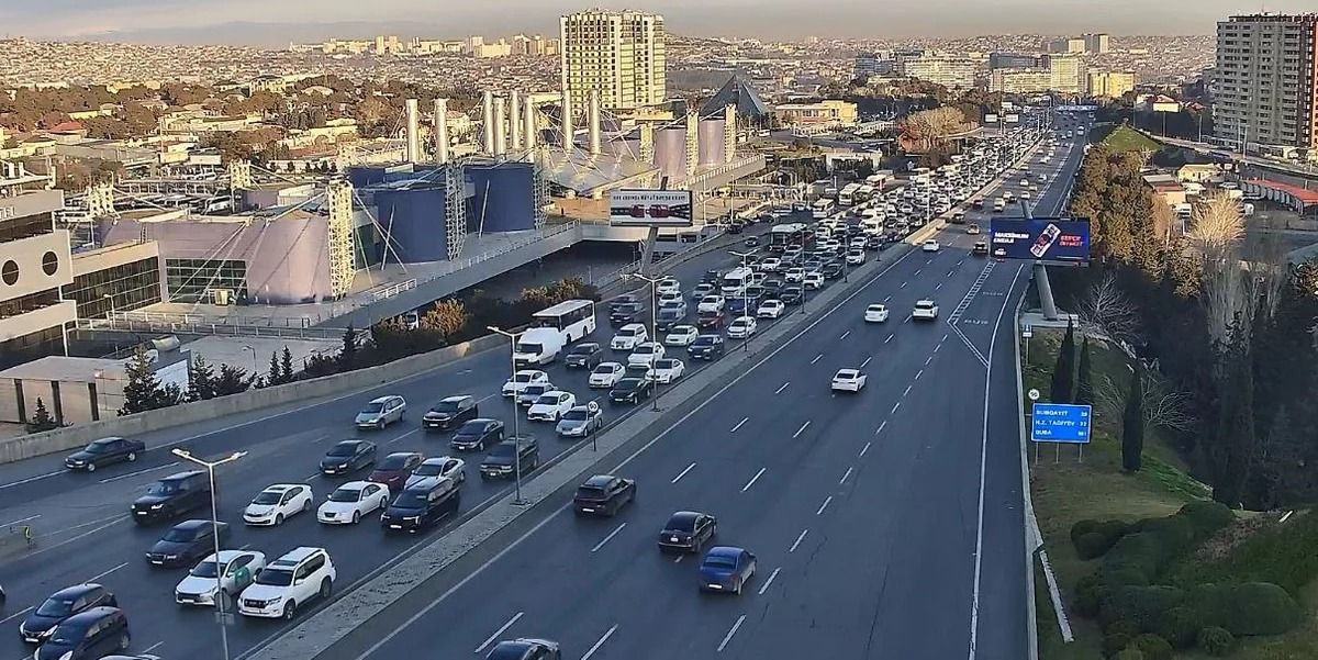 Martın ilk iş günündə tıxac olan yollar - SİYAHI