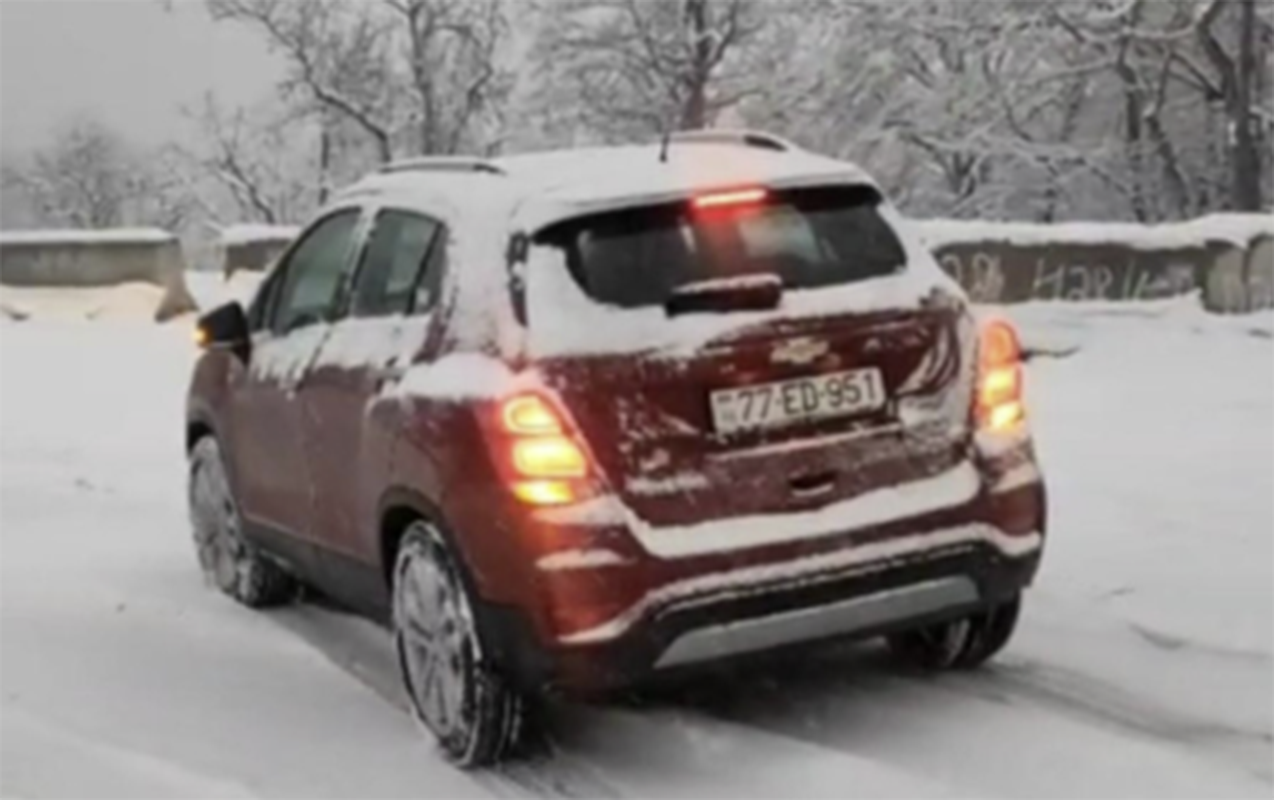 Xocalıda avtomobillərdə köməksiz qalan vətəndaşlara yardım göstərilib