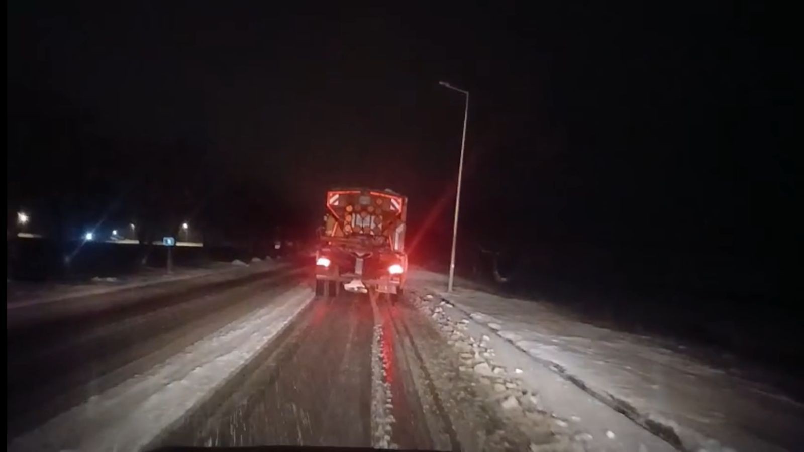Bakı-Şamaxı yolu buz bağlayıb - FOTO