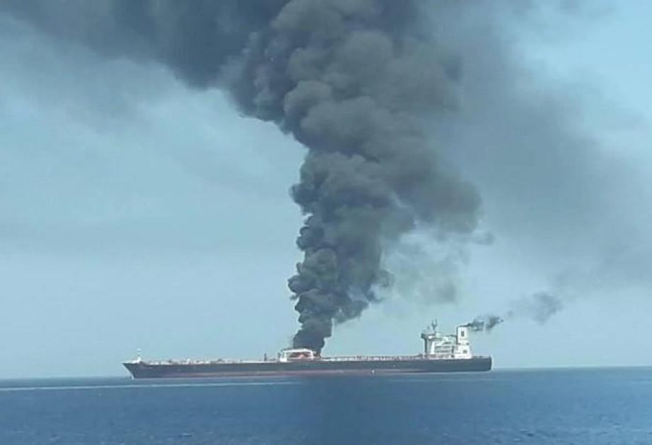 Omanda&nbsp;neft tankeri vuruldu, ölən var