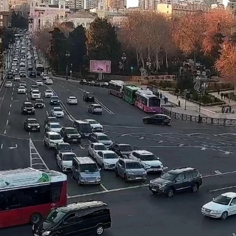 Paytaxtın bəzi küçələrində sıxlıq müşahidə olunur