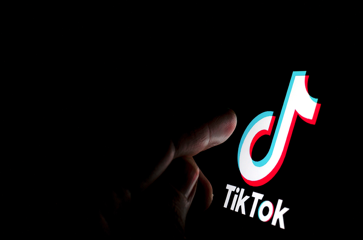 "TikTok"da açıq-saçıq videosunu paylaşan QIZ HƏBS EDİLDİ