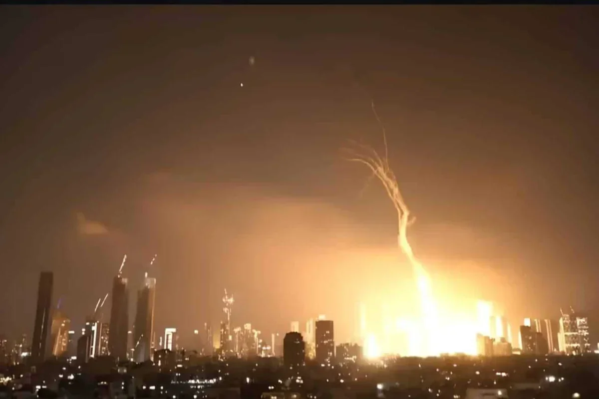 İran ABŞ və İsrail obyektlərinə raket zərbələri endirib