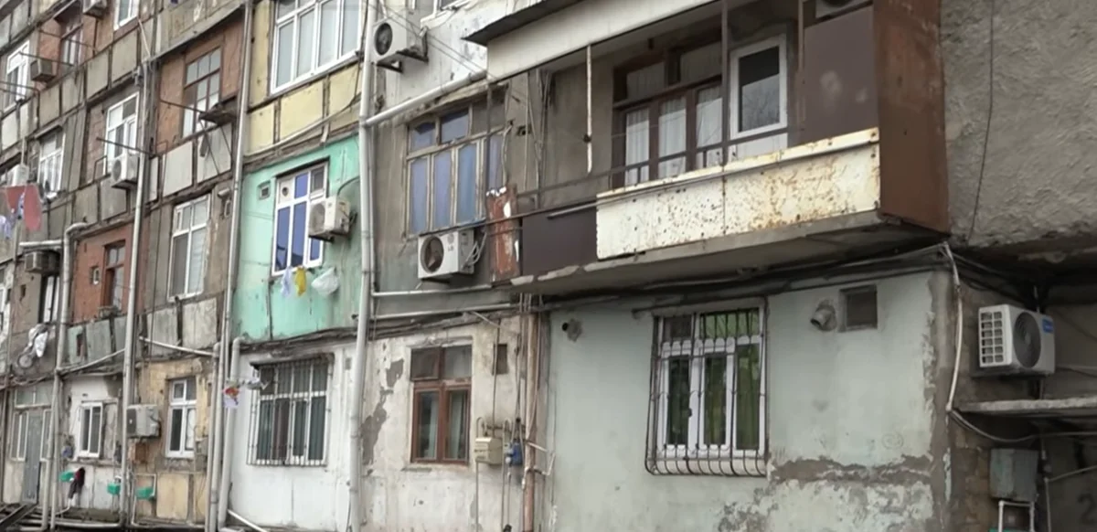 Sumqayıt'ta "ölüm sırası" bekleyen bina